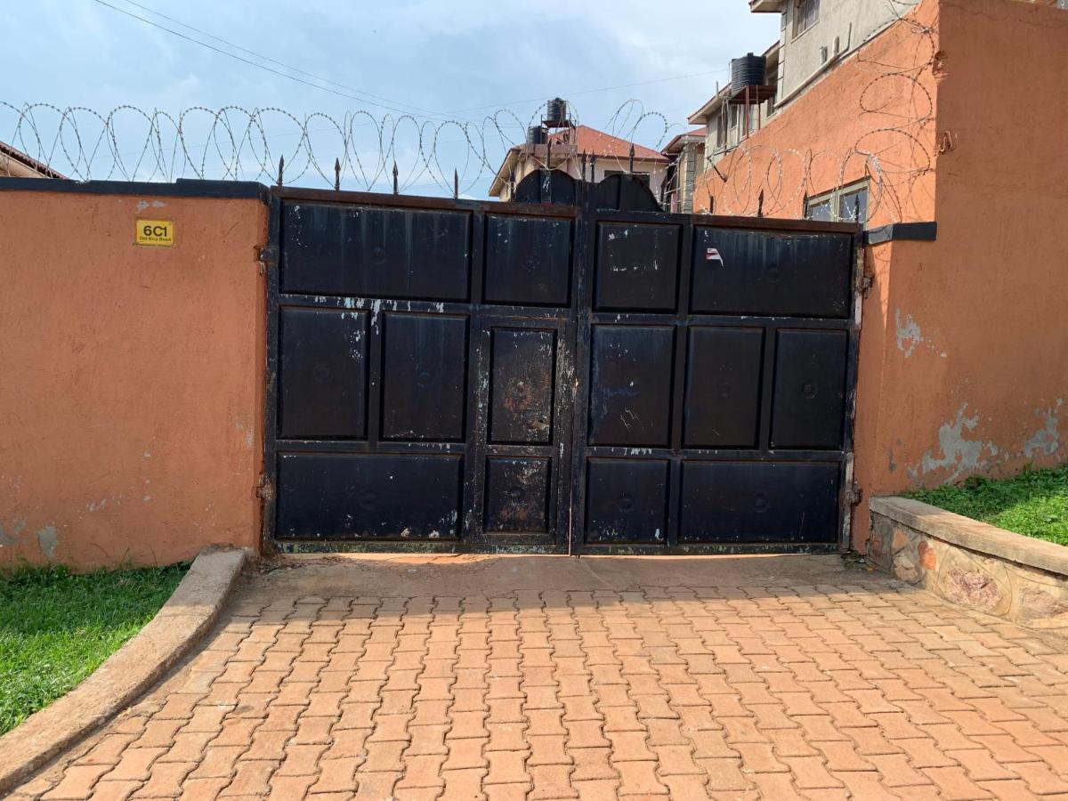 Lark Suites -Bukoto Kampala Luaran gambar