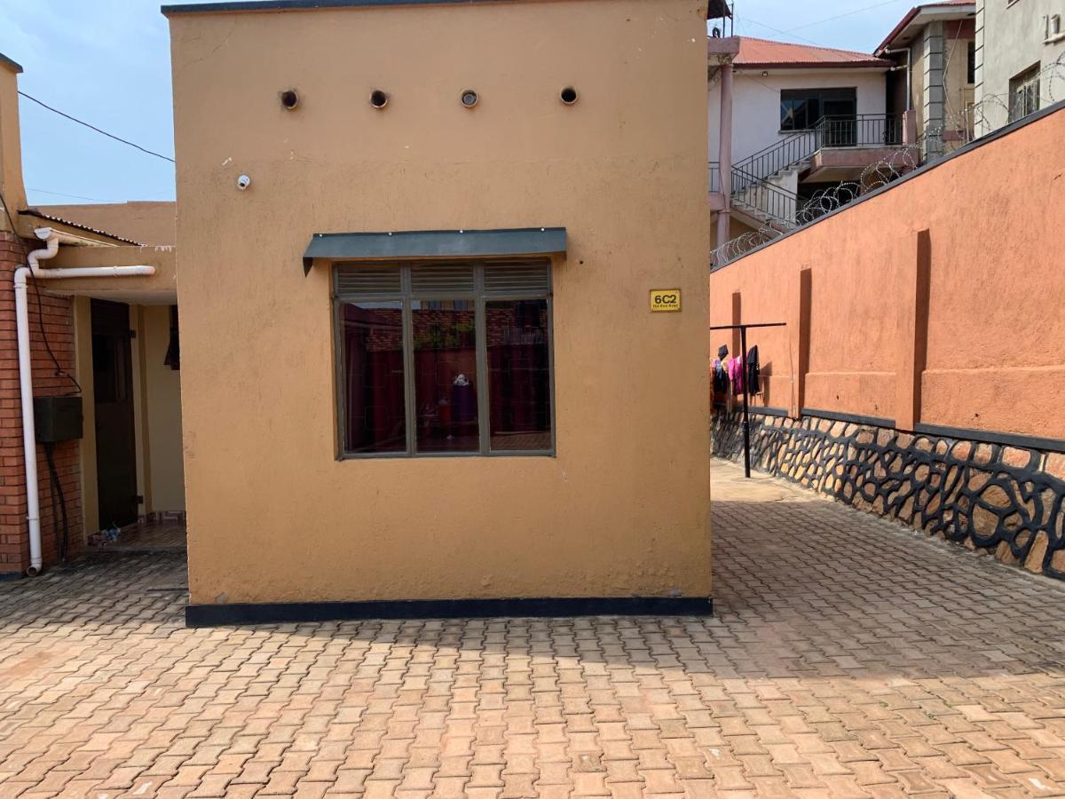 Lark Suites -Bukoto Kampala Luaran gambar