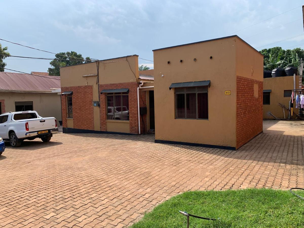 Lark Suites -Bukoto Kampala Luaran gambar