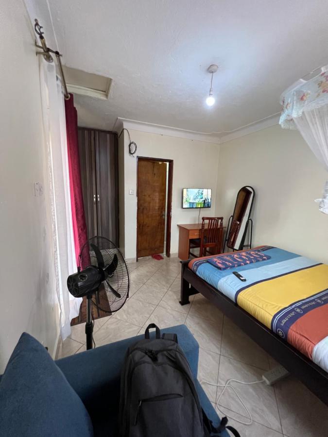 Lark Suites -Bukoto Kampala Luaran gambar