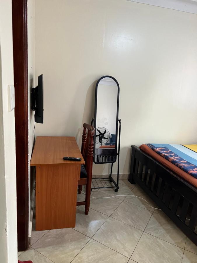 Lark Suites -Bukoto Kampala Luaran gambar